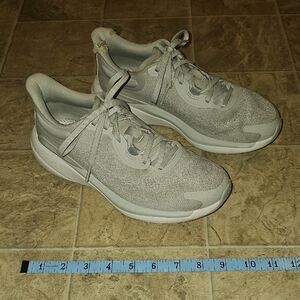 Lululemon Women's Chargefeel 2 Low workout shoes in a light gray